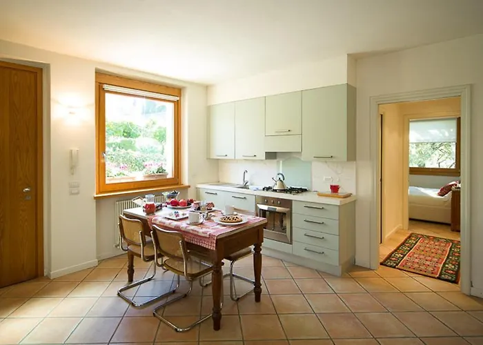 Al Chiare לינה וארוחת בוקר 4*